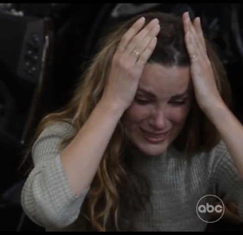 hannahhxlouisee's tweet photo. nah cause how many people were up on that OR floor that we didn’t see ??? this show is so sick and twisted #greysanatomy https://t.co/96Bh45RXti
