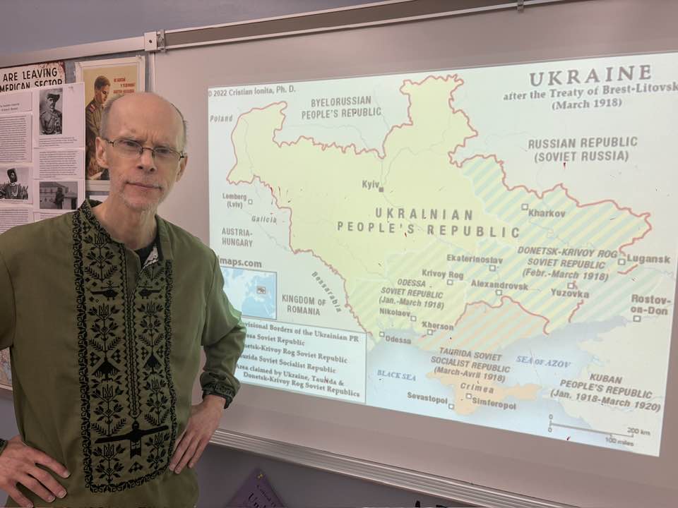 HistoryBrennan's tweet photo. Teaching the Holodomor on Vyshyvanka Day. Slava Ukraini!

Проповідь про Голодомор до Дня Вишиванки. Слава Україні! https://t.co/QVmQV2oP4T