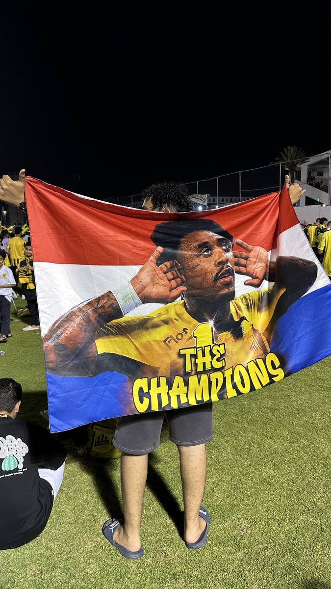 _Alat5's tweet photo. JEDDAH IS YELLOW 💛 https://t.co/dEOzqFGDLC