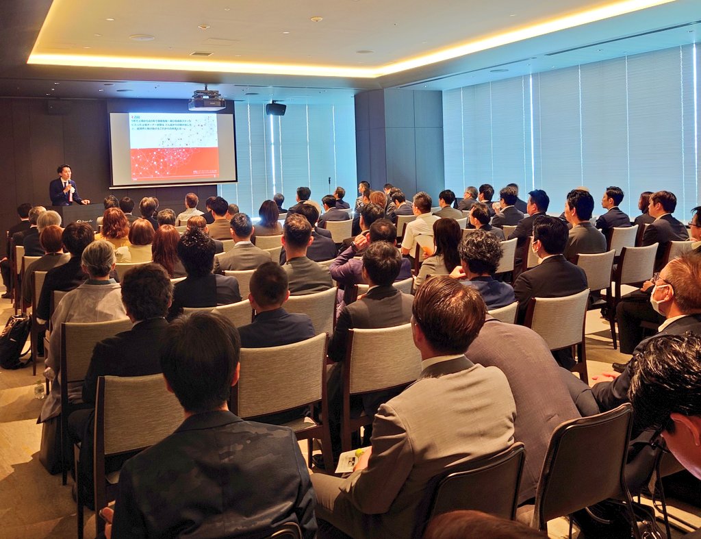 KIC_2022's tweet photo. こんにちは☺️KIC受付の小澤です！
先日は東京５月例会🎉講師は株式会社経済界代表取締役社長そして株式会社ZUU代表取締役 冨田和成でした🌟
ZUUが歩んできたこれまでの過程、これからの経営戦略について講演いたしました🌼
#KIC #経済界 #コワーキングスペース東京 #経済界倶楽部 https://t.co/YL9f7mRBe3