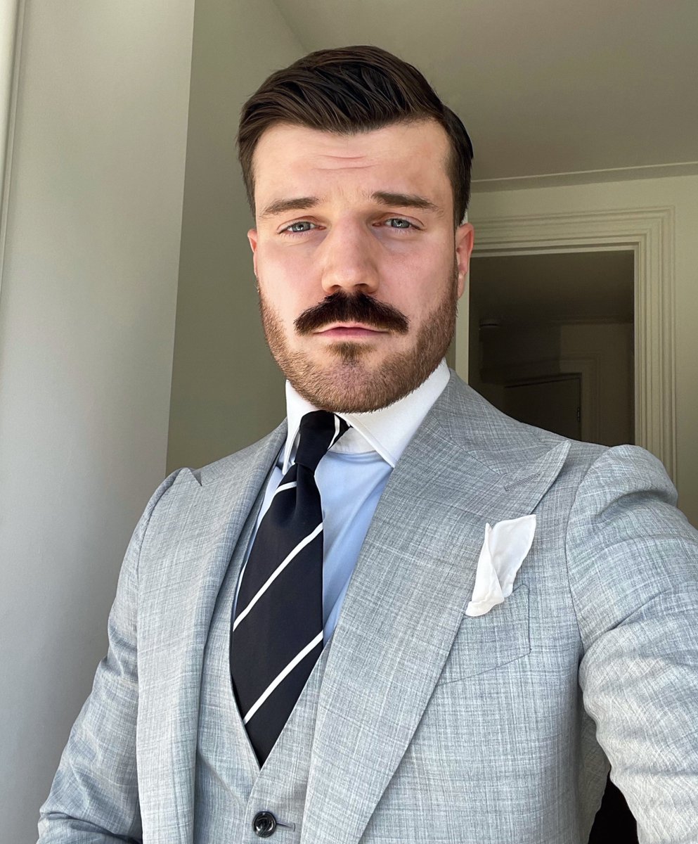 30

#suitandtie #suitfetish #superiorsir #menatplay #footworship