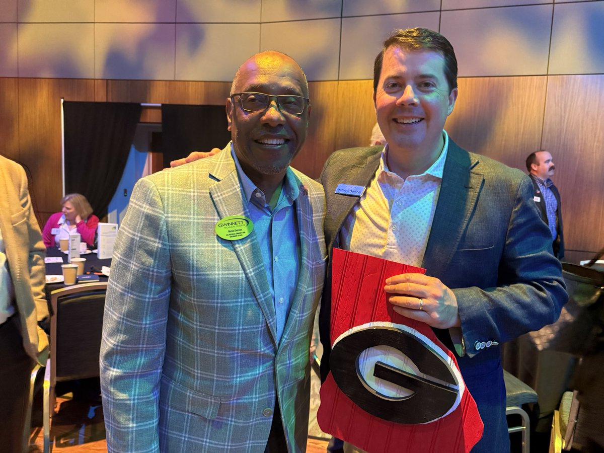 matthew_gambill's tweet image. Thank you to my friend and former House member Melvin Everson for making me this very special Bulldogs themed State of Georgia. Melvin is a great man who has dedicated his life to public service and is now doing a great job as VP at Gwinnett Technical College.