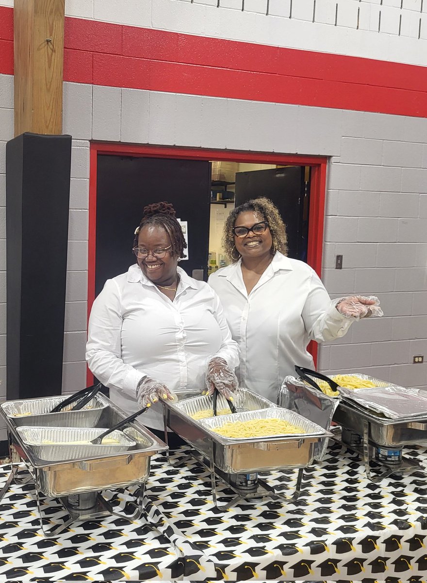 NHSChapterSgrho's tweet photo. Members of Nu Eta Sigma had the pleasure of serving dinner at Boysville's Annual Graduation dinner.  The graduates along with their family &amp; friends enjoyed a pasta themed dinner &amp; were recognized for their amazing accomplishments.  Congrats to the 2025 Graduates. https://t.co/BGBVRuxsqx