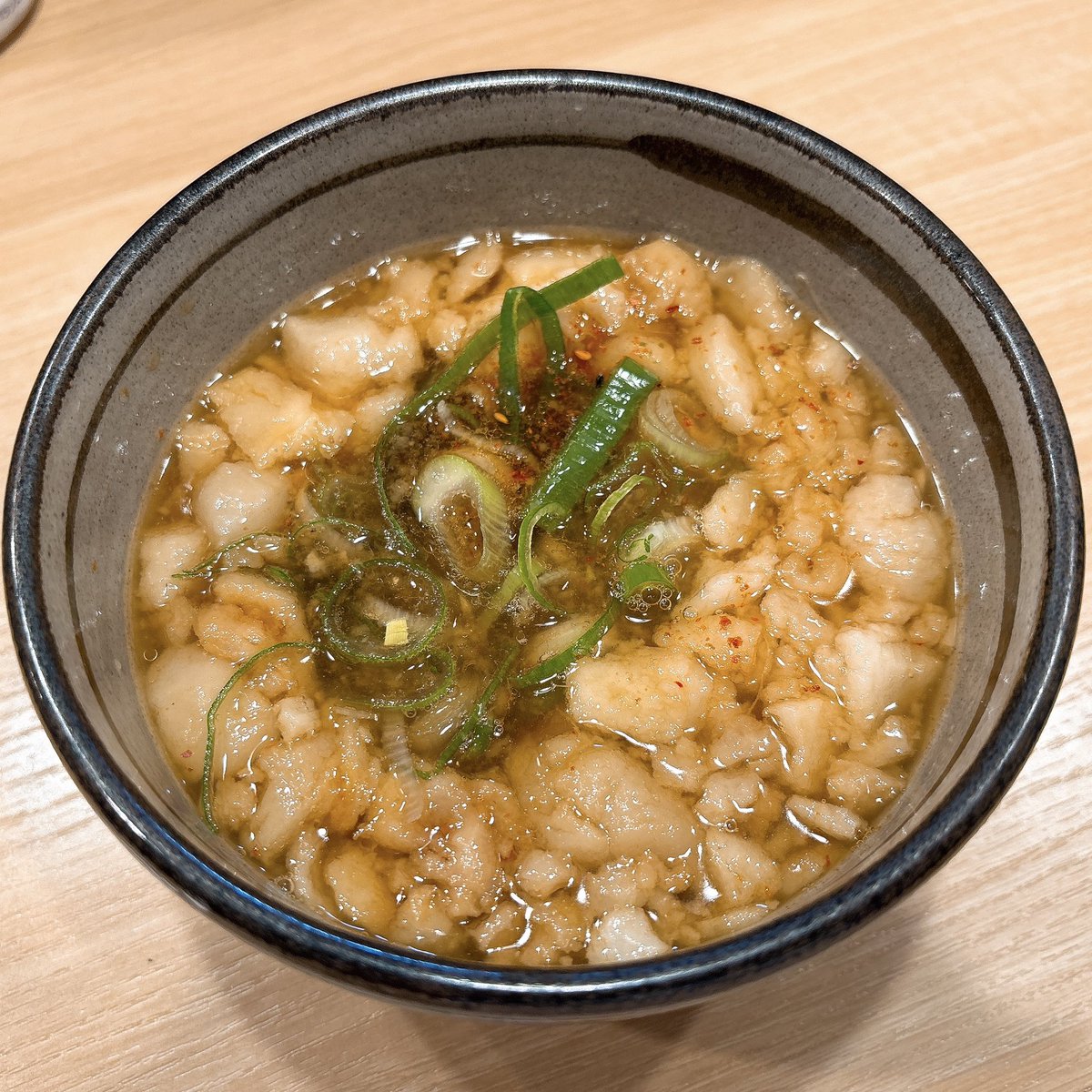 ＜2025/05/15(木)＞
◾️自家製麺 麺や六等星
・つけ麺（中盛り） 1,200円

手揉みの中太麺は噛み締めた時の小麦の風味とコシが抜群でめちゃうま🌾
煮干しベースのつけ汁はタレの醤油感と背脂の甘みのバランスがとてもよい！
大判の背脂は中太麺と絡み触感も面白くてイイ仕事してる◎
ご馳走様でしたー！