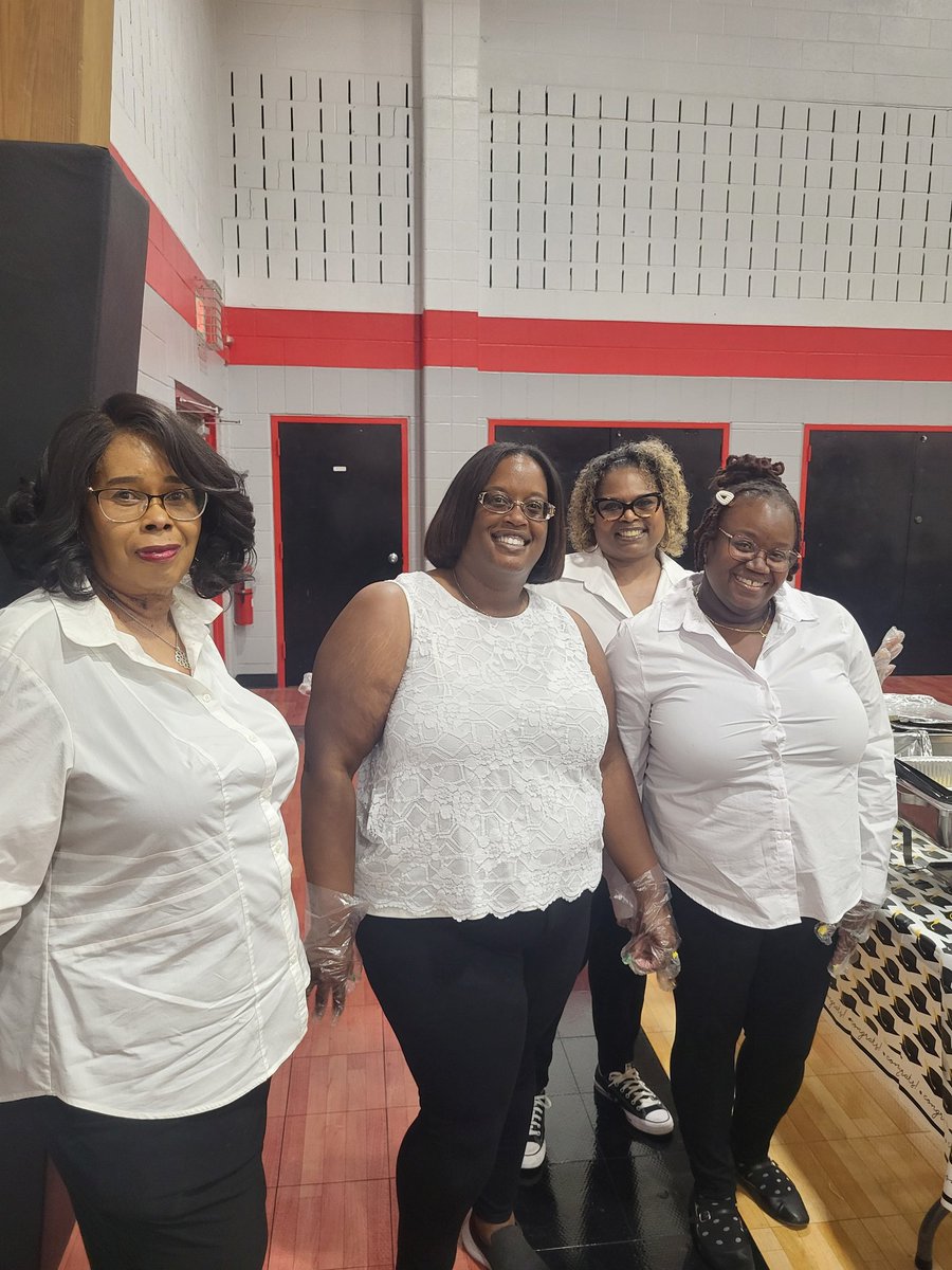 NHSChapterSgrho's tweet photo. Members of Nu Eta Sigma had the pleasure of serving dinner at Boysville's Annual Graduation dinner.  The graduates along with their family &amp; friends enjoyed a pasta themed dinner &amp; were recognized for their amazing accomplishments.  Congrats to the 2025 Graduates. https://t.co/BGBVRuxsqx