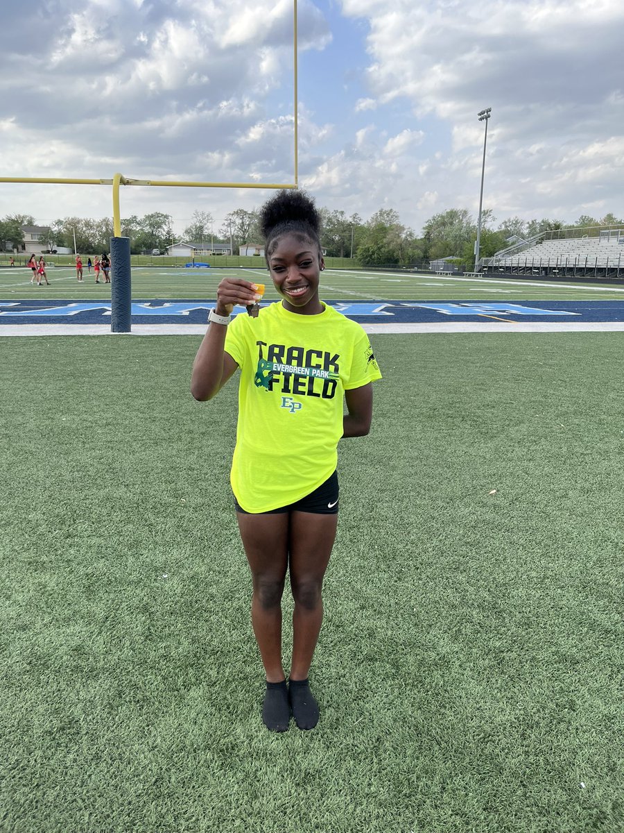 <a href="/EPCHSGirlsTrack/">EPCHSGirlsTrackField</a> IHSA Sectional Medalist Hurdler N. Shakir “State Qualifier” in both the 100 &amp; 300 Hurdles!!! 🐎🐎🐎 <a href="/EPCHSAthletics/">EPCHSAthletics</a>