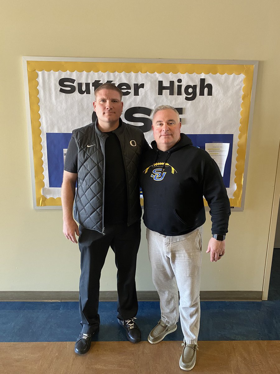 coachrrhino's tweet image. Thank you @CoachLup for spending the afternoon with @SutterFootball such a pleasure having @oregonfootball hang out at our practice #builtinthebuttes #lead #pewh #sutr @troy_bowens01