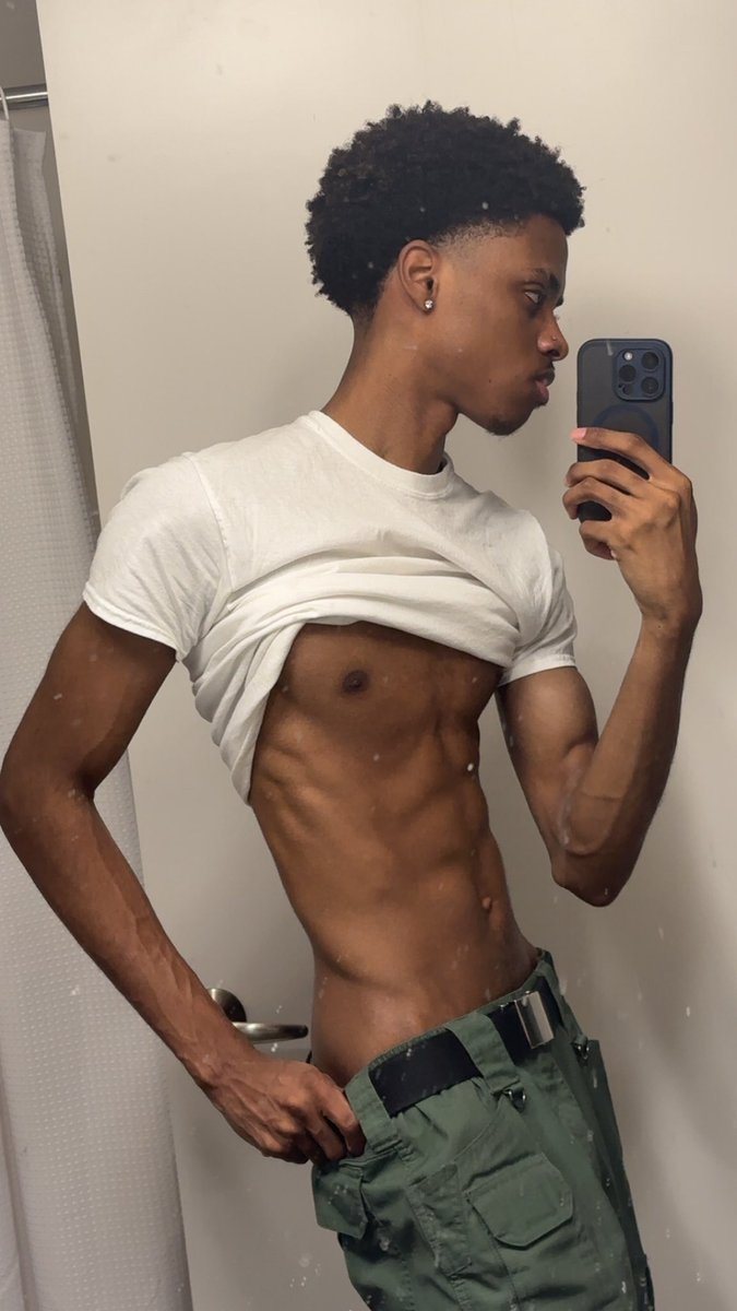 Nexttojer's tweet photo. Ugh feeling so fat today🥲 https://t.co/NUS0pvMvvl