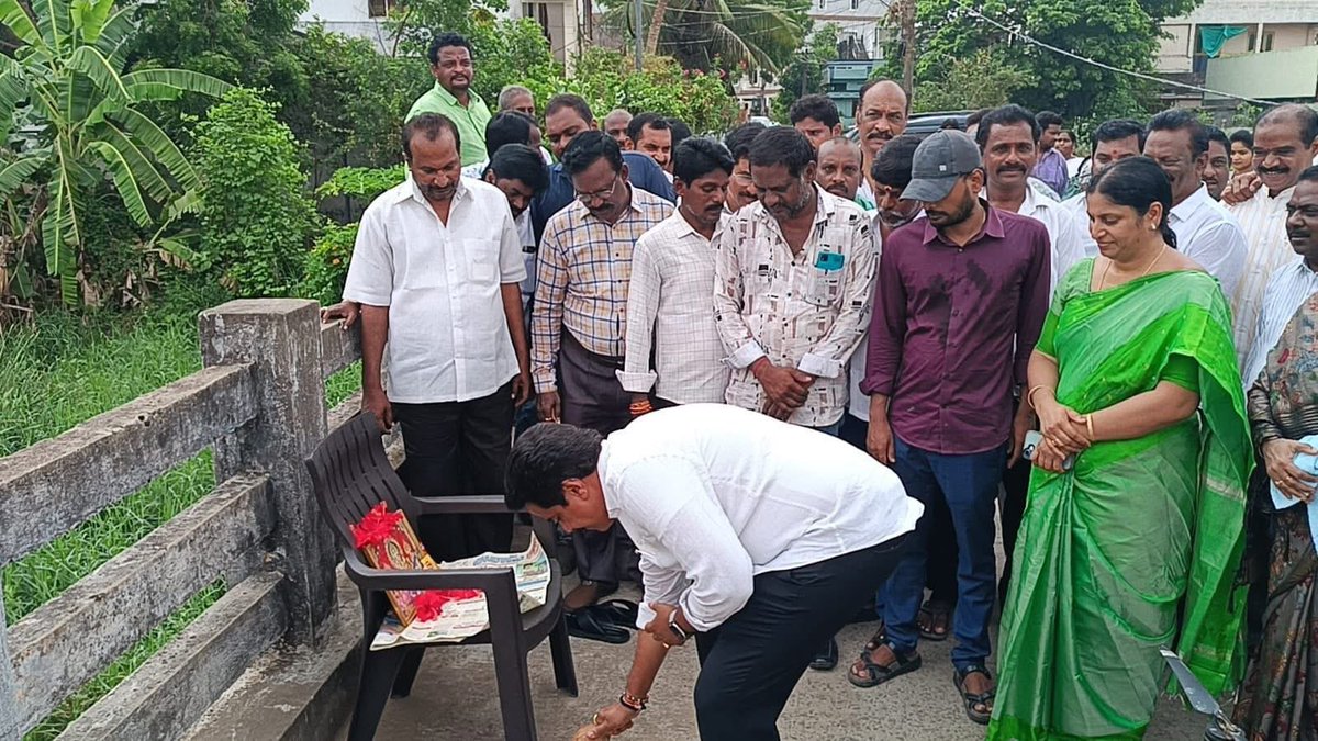 ipageumservices's tweet photo. IPage UMS: Pioneering Drone Solutions with MLA Radha Krishna Garu!

Driving urban development and agricultural innovation in Tanuku with cutting-edge drone technology. From aerial surveys to smart drainage management, we deliver precision and progress! https://t.co/WgdDQicRdT