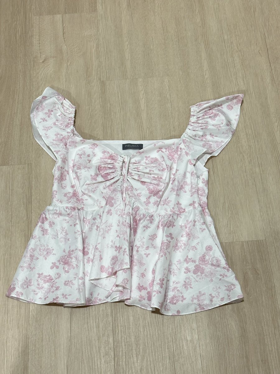 hellorosiebun's tweet photo. เสื้อปาดไหล่ 400.-

#ส่งต่อ #ส่งต่อเสื้อผ้า #ส่งต่อเสื้อผ้ามือสอง #ส่งต่อเสื้อผ้ามือ2 #กระเป๋ามือสอง #ส่งต่อกระเป๋ามือ2 #เสื้อผ้ามือ2 #ส่งต่อกระเป๋ามือสอง https://t.co/6UEQ8BPN8x