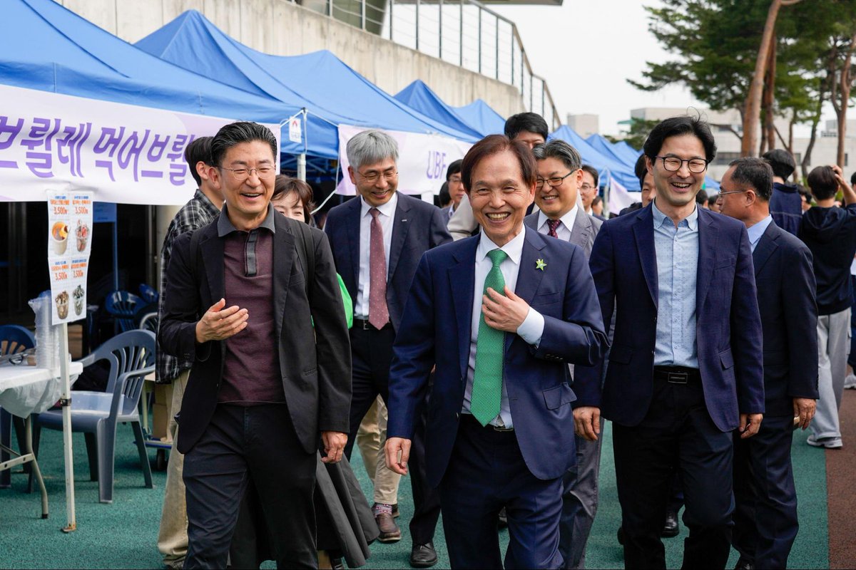 sketchlabkaist's tweet image. On May 13, President Kwang Hyung Lee of KAIST hosted a ceremony to thank DRB for their generous support of the DRB-KAIST SketchTheFuture Research Center, where we envision the future of advanced industries through 3D sketching integrated with AI and VR.