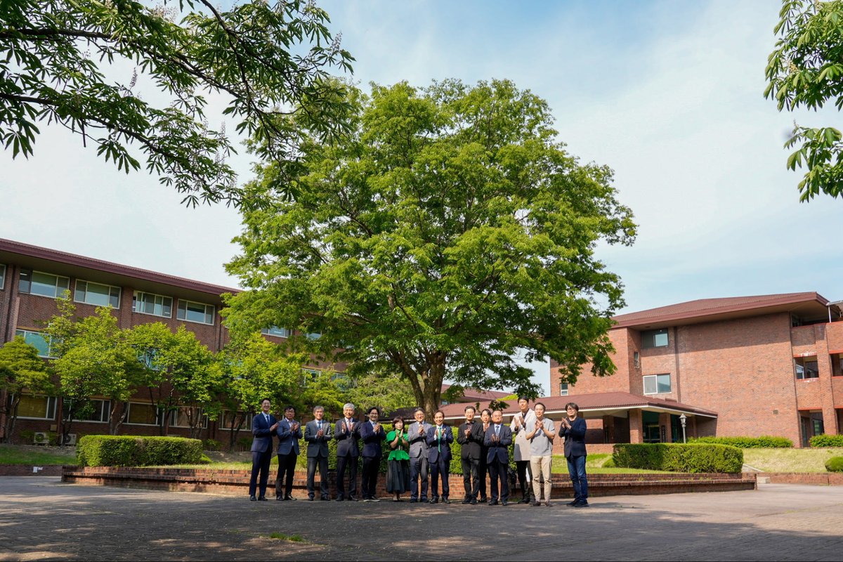 sketchlabkaist's tweet image. On May 13, President Kwang Hyung Lee of KAIST hosted a ceremony to thank DRB for their generous support of the DRB-KAIST SketchTheFuture Research Center, where we envision the future of advanced industries through 3D sketching integrated with AI and VR.