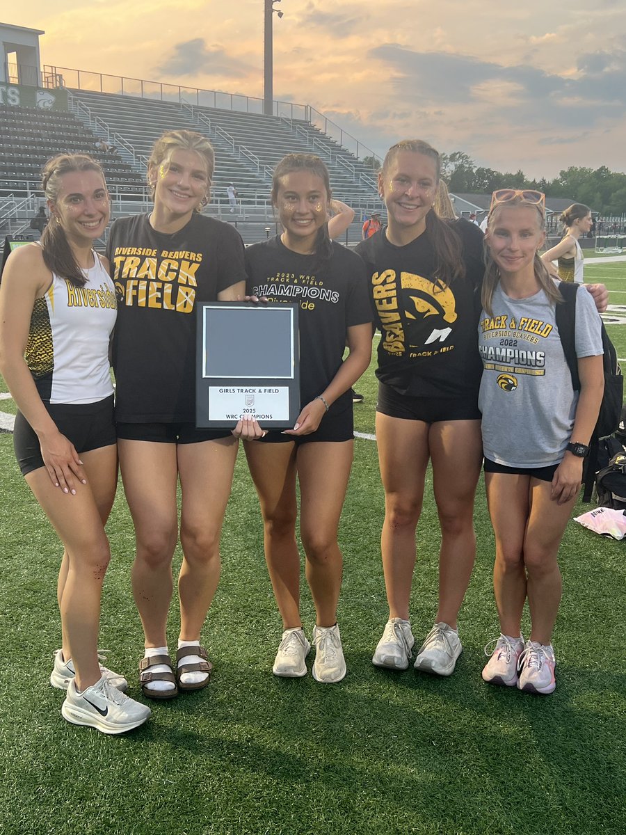 girl_riverside's tweet photo. WRC Champions! 🏆
We came. We saw.  We won! 

@rhsbeavers @RLSD_Beavers @Riverside_athl https://t.co/okDihg1yp5