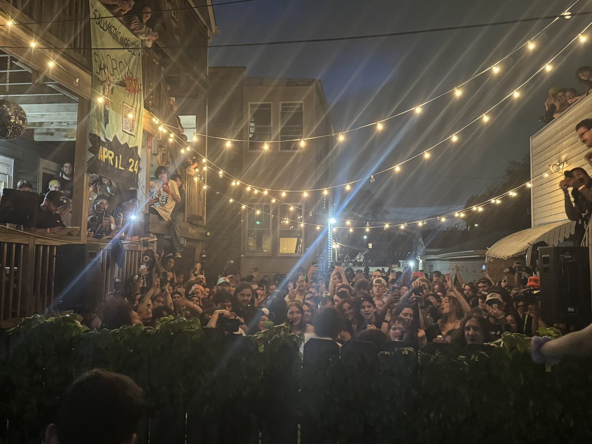 localchaos_'s tweet photo. I can’t believe I saw all American rejects play in a tiny ass backyard in Chicago https://t.co/lTnM5ZMrrw