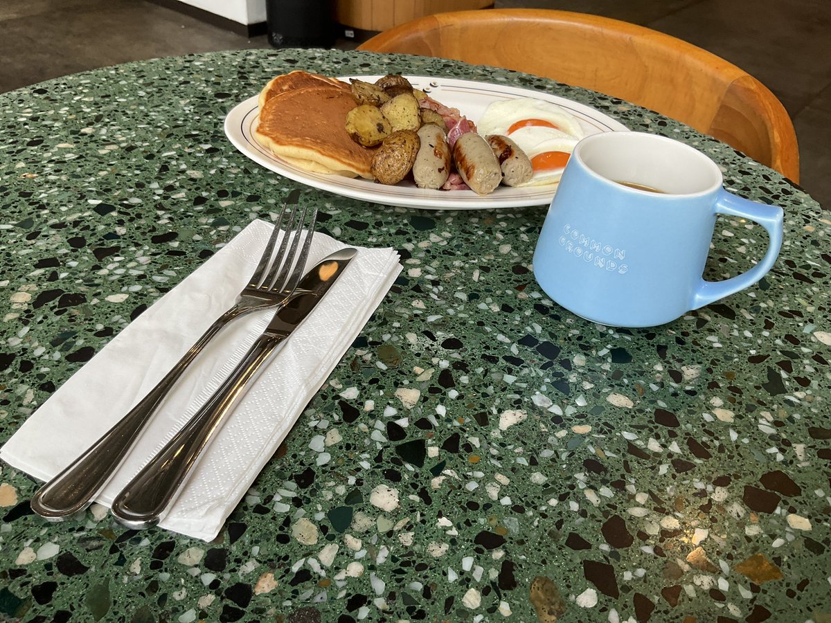 coffee_curator_'s tweet photo. ジャカルタに来て確信をしたけれど、
日本を離れる選択をして正解だ。
ワーホリで海外を経験していた方が良かったかなと思う部分もあるけど、
日本で固執して頑張って、いろいろと気付いたり、見えたことで離れた。
その選択は間違っていなかった。
あとは証明する。 https://t.co/0U9ULdxpPj