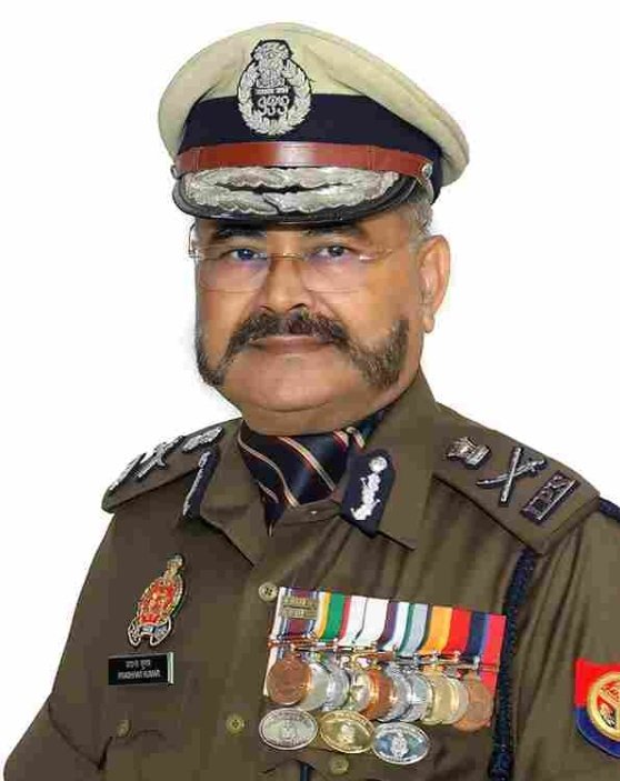 AhteshamFIN's tweet photo. #IPS PRASHANT KUMAR -I 1990 #DGP U.P./ DG(L&O) /DG EOW को #जन्मदिन 🎂की हार्दिक बधाई और #शुभकामनाएं🎁 
@PrashantK_IPS90 
@dgpup 
@Uppolice