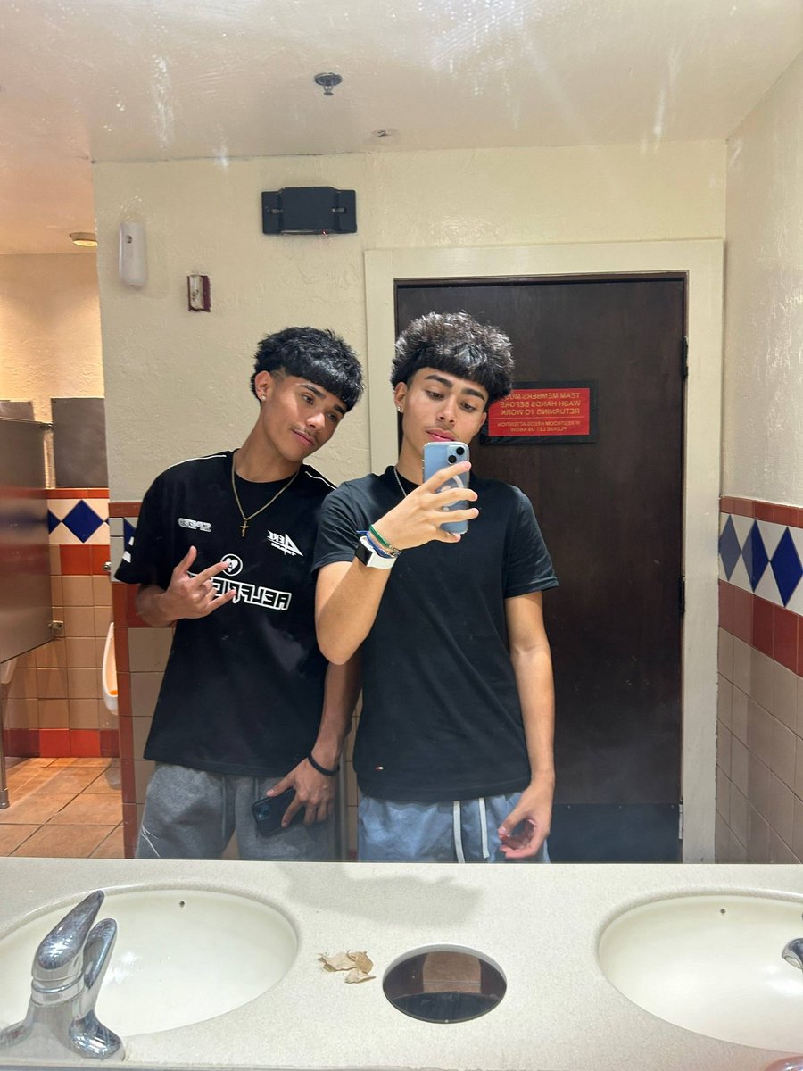 fatdaddyalan's tweet photo. rubbing our dicks together #edgar #latino #dl https://t.co/kPRWZRBxdv