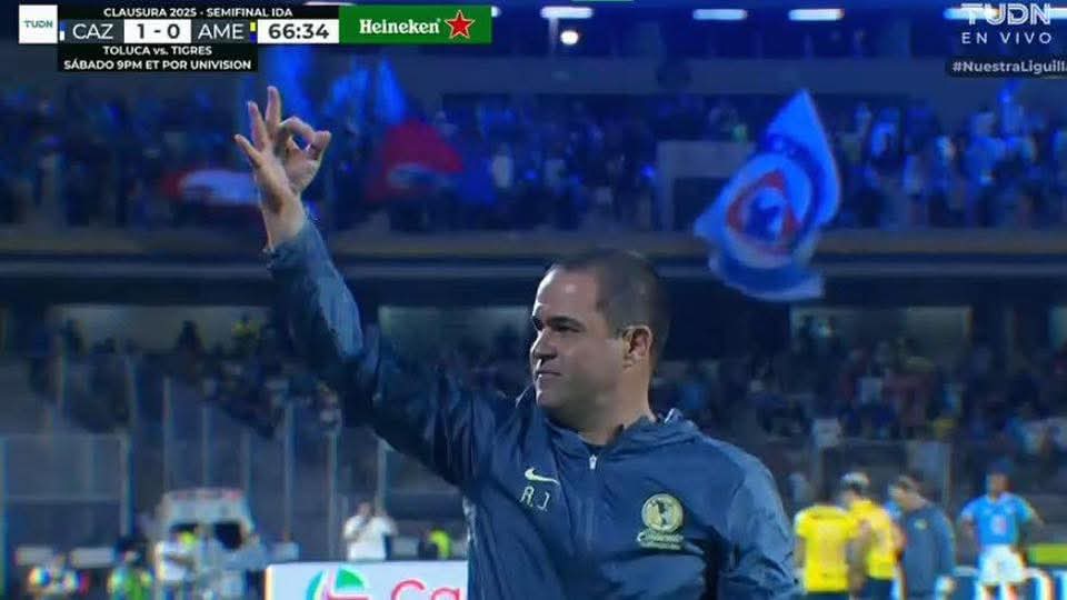 MomentosFutbolM's tweet photo. "3 en el hoyo" dijo LA Park https://t.co/WlITj5EuKp