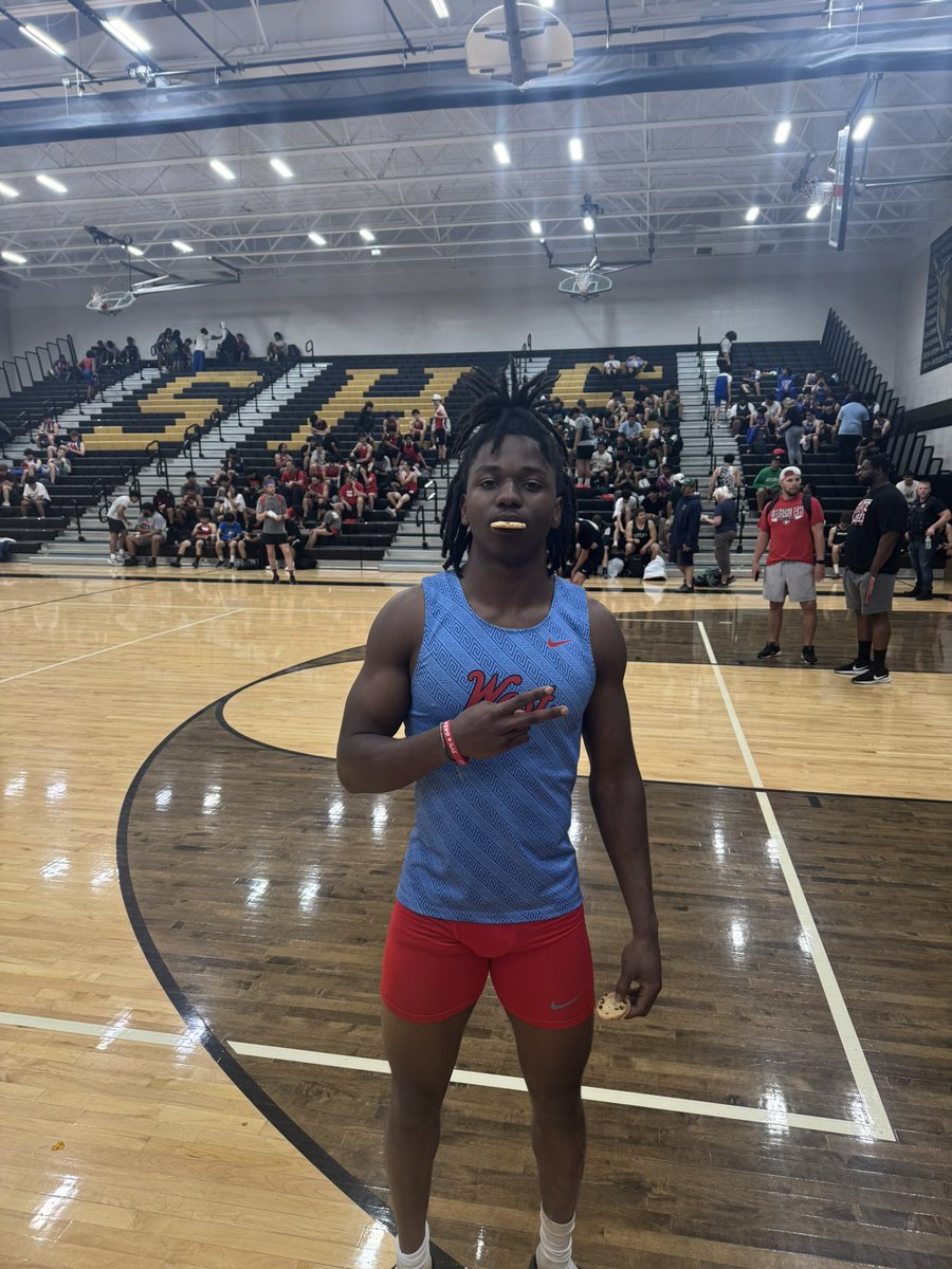 West Aurora Boys T&F tweet media