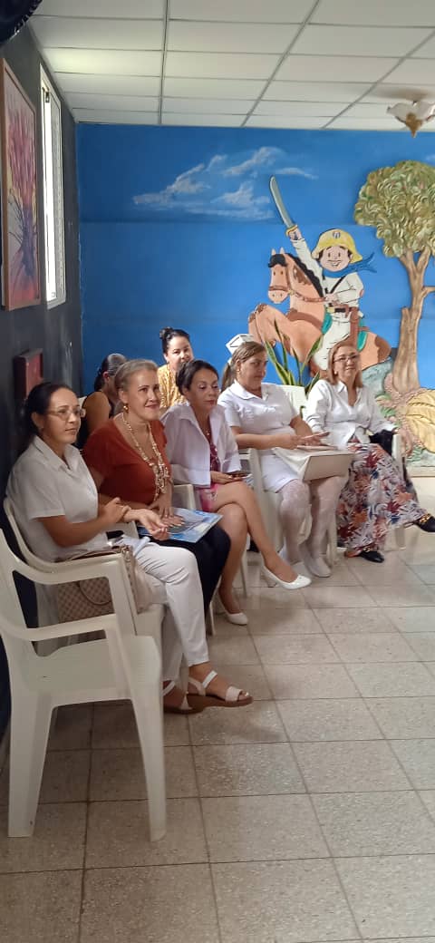 Con #HonorHolguinero felicitamos a todas las familias de #Cuba en el día mundial de las familias. De manera especial a las de #HolguínSí, célula fundamental de la sociedad que entre todos construimos.