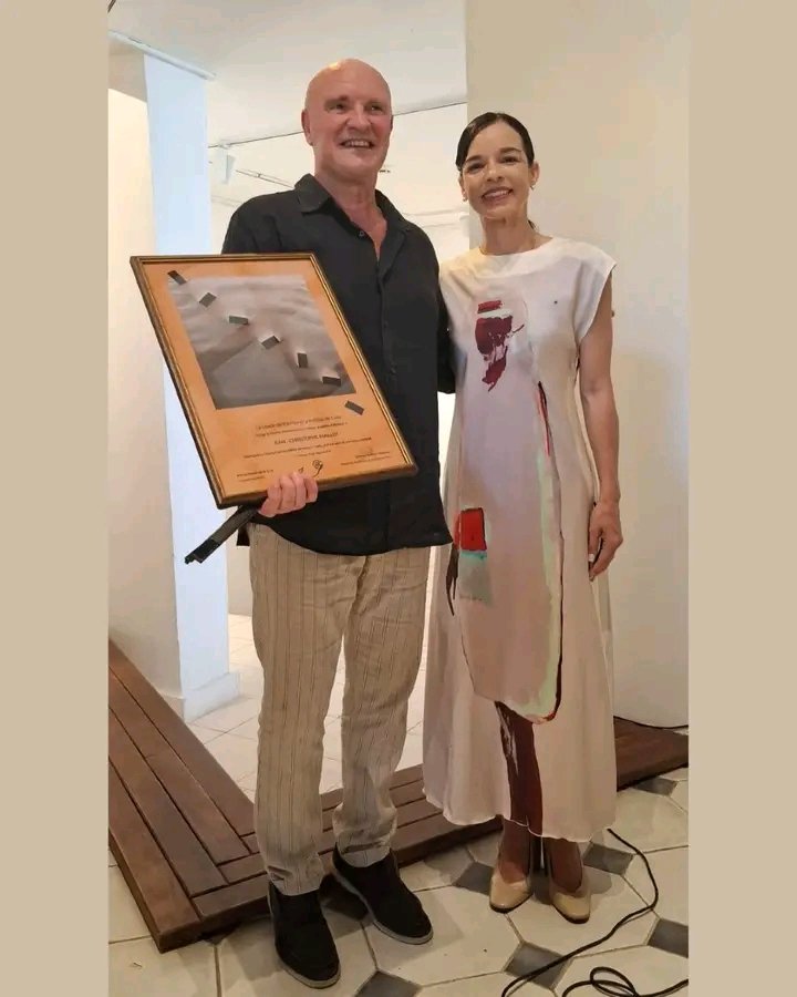 🔊 El destacado coreógrafo francés y director de Les Ballets de Monte-Carlo, Jean-Christophe Maillot, recibió #hoy en #Cuba el Premio Internacional Honorífico de #Danza Josefina Méndez.👏
👉Para más info, visite lc.cx/aiqkAQ, 📷 del BNC en #Facebook #MejorArteParaTodos