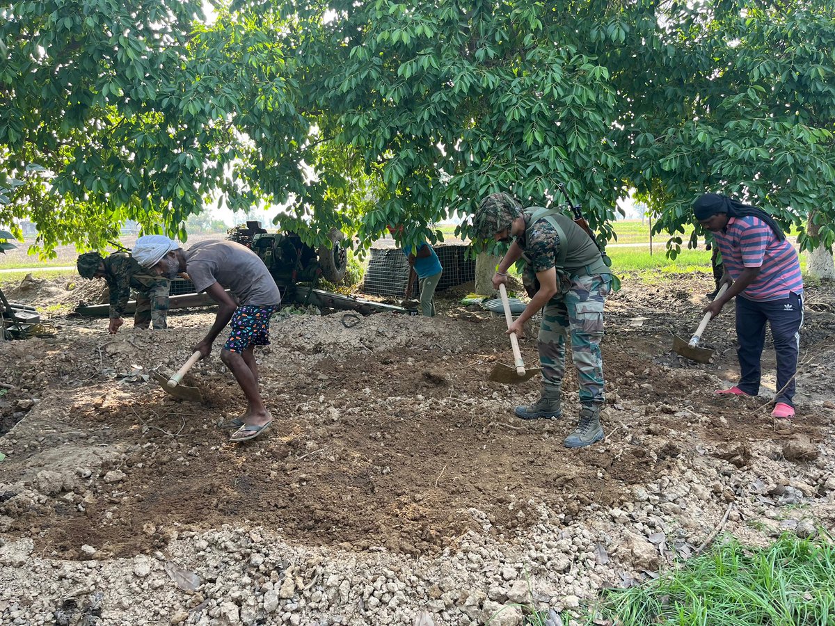#OperationSindoor
From tractors to trenches, food to force multipliers - Punjab’s border villages rose as silent warriors.
Here, every heart beats for the #IndianArmy. They didn’t just witness history; they were part of it.
#VajraCorps salutes their unwavering spirit, unity and