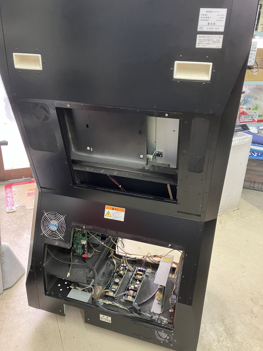 ビュウリックスLのメンテを開始。
売り物にしたいところだが、残念ながらモニターが非純正。ナムコのノアール用だな、コレ。なかなかキレイに収まってはいるものの、やっぱり純正じゃないっていうのはなぁ…。安ければ売れるかね。キレイにしたら考えよう。