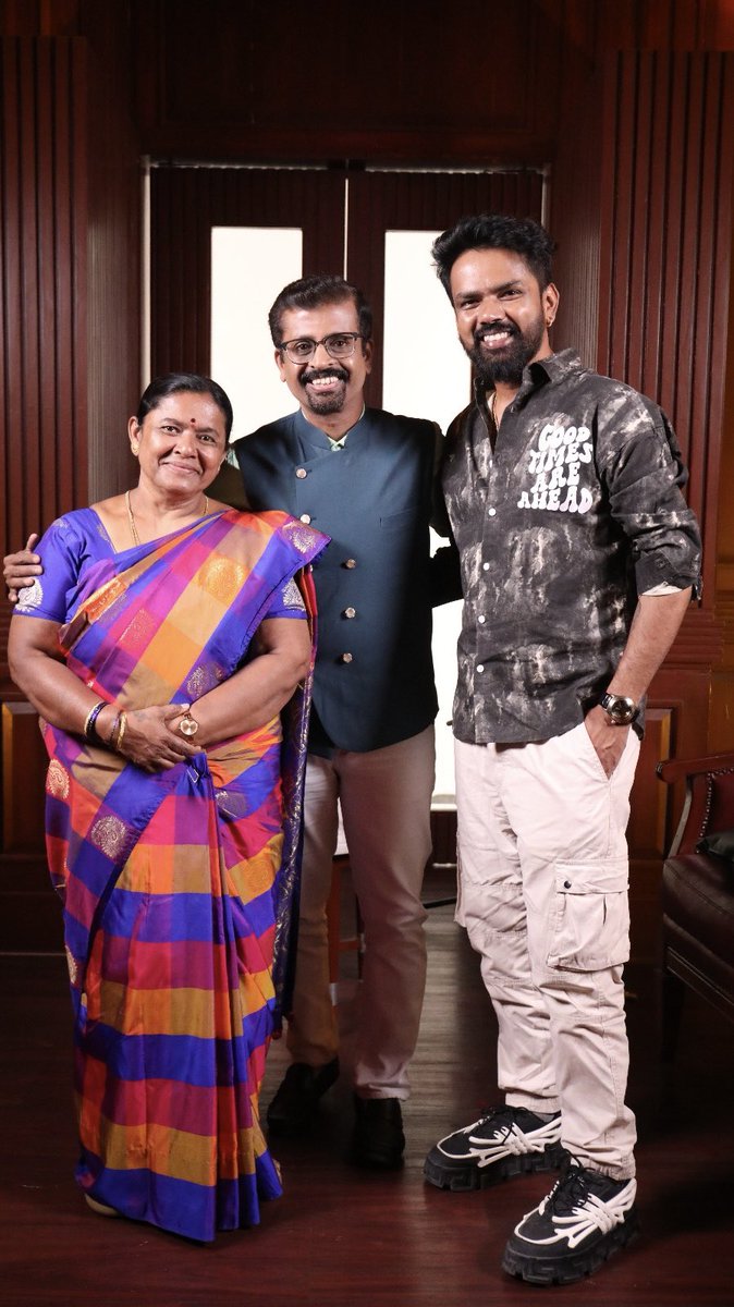 HarishNagaraju_'s tweet photo. 'Hari ಕಥೆ'ಯಲ್ಲಿ ಅಮ್ಮ-ಮಗನ Exclusive Story. Don’t miss to watch on ‘NewsO NewsU’ YouTube Channel
https://t.co/ao2oZXslxH
#harishnagaraju #anchorharishnagaraju #newsonewsu #vjmanoj #bhagyamma #motherson #harikathe #exclusive #youtube #digitalchannel https://t.co/Qhhro9fnOS