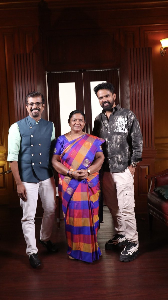 HarishNagaraju_'s tweet photo. 'Hari ಕಥೆ'ಯಲ್ಲಿ ಅಮ್ಮ-ಮಗನ Exclusive Story. Don’t miss to watch on ‘NewsO NewsU’ YouTube Channel
https://t.co/ao2oZXslxH
#harishnagaraju #anchorharishnagaraju #newsonewsu #vjmanoj #bhagyamma #motherson #harikathe #exclusive #youtube #digitalchannel https://t.co/Qhhro9fnOS
