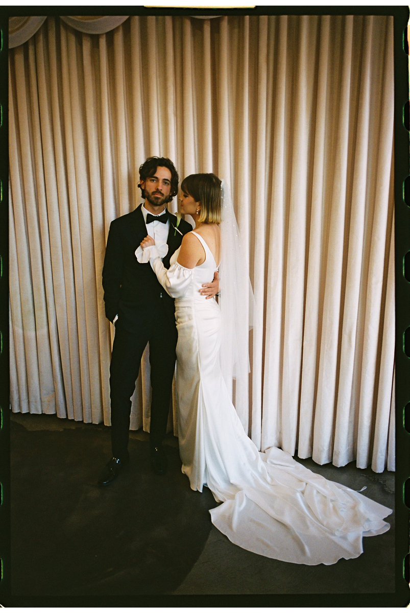 a vegas wedding shot on 35mm film #contaxg2