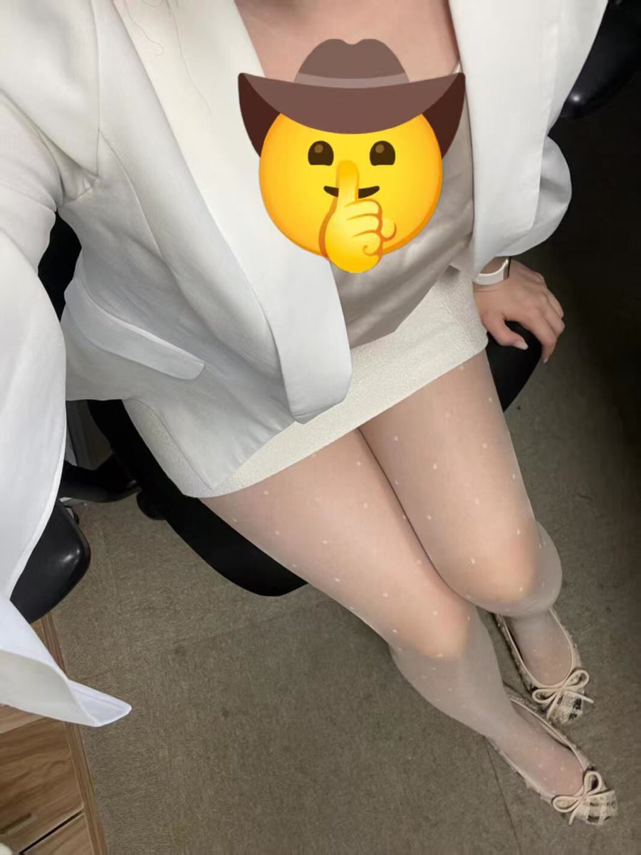 寻一个单男，私信我给信息，需求武器足够大，能服侍的！！！