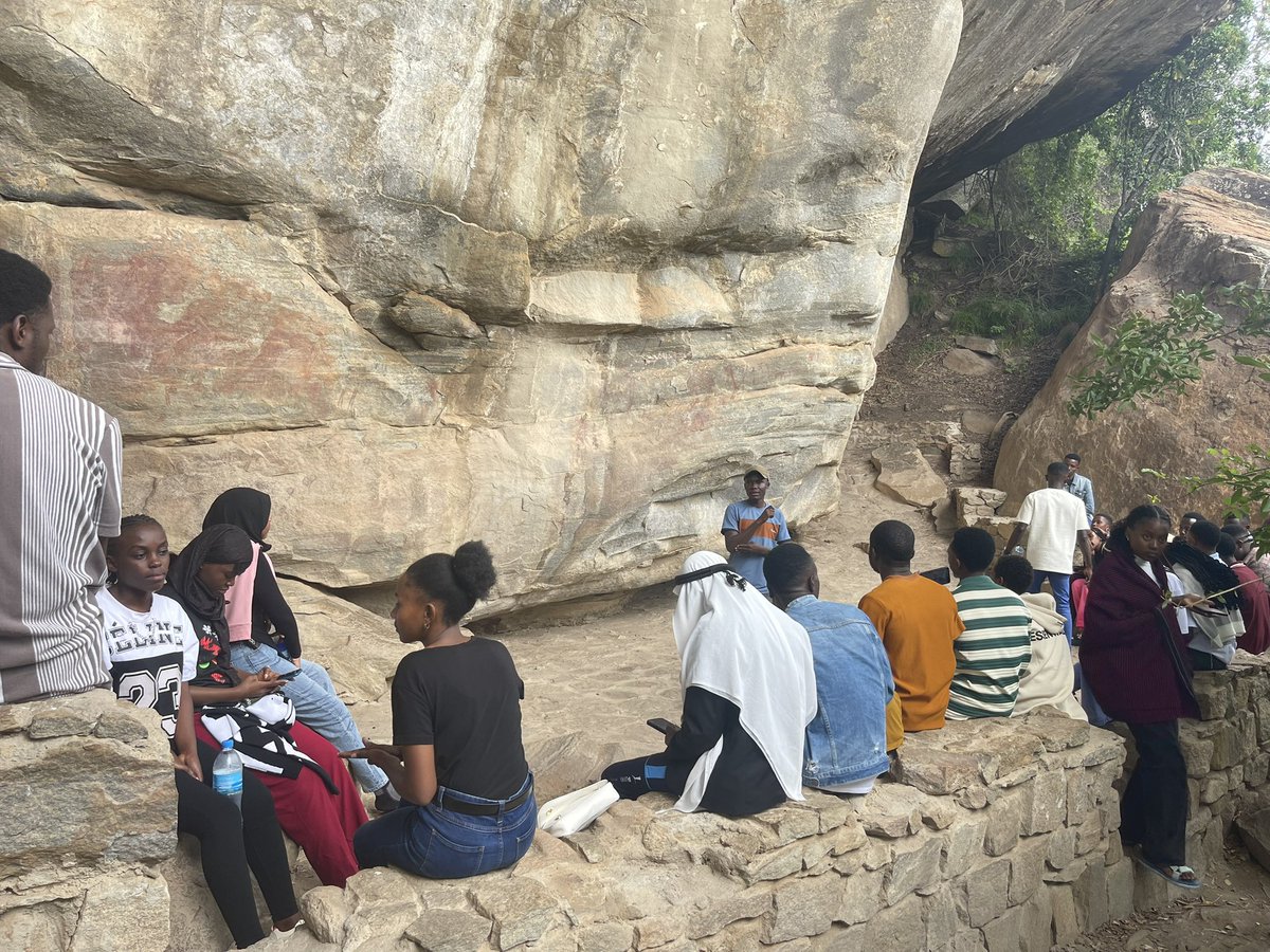 MunisiNeema's tweet photo. A visit to three rock shelters of high artistic values in Kolo. The visit was of high significance since community archaeology and living heritage are often intertwined as local communities are often involved in the preservation &amp; celebration of tangible and intangible heritage https://t.co/UVLd4FrDhx