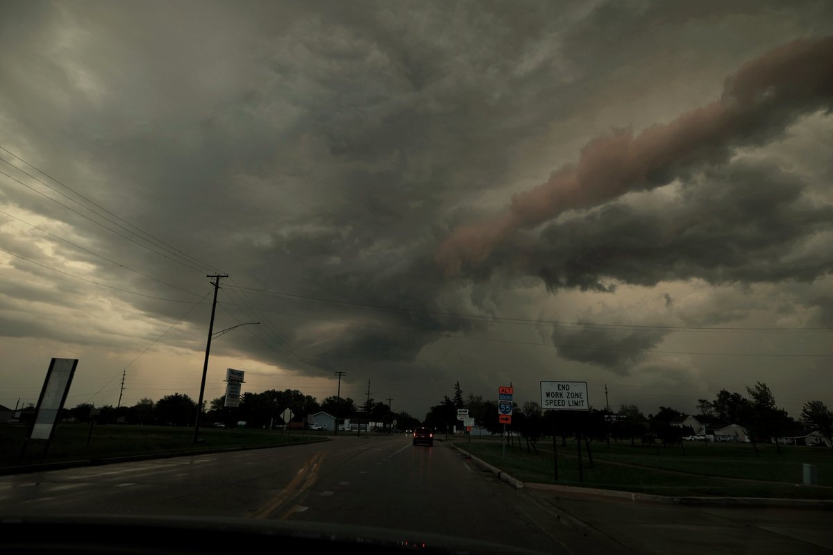 ctnimbus's tweet photo. Storms didn’t quite rise to the occasion today, but tomorrow’s another chase. #ilwx https://t.co/DN7QgPN94M