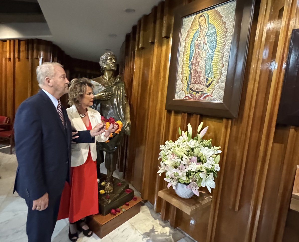 Al llegar a México, como personas de fe, mi esposa Alina y yo visitamos a Nuestra Señora de Guadalupe para pedir sabiduría y fuerza en esta responsabilidad en beneficio de ambas naciones.