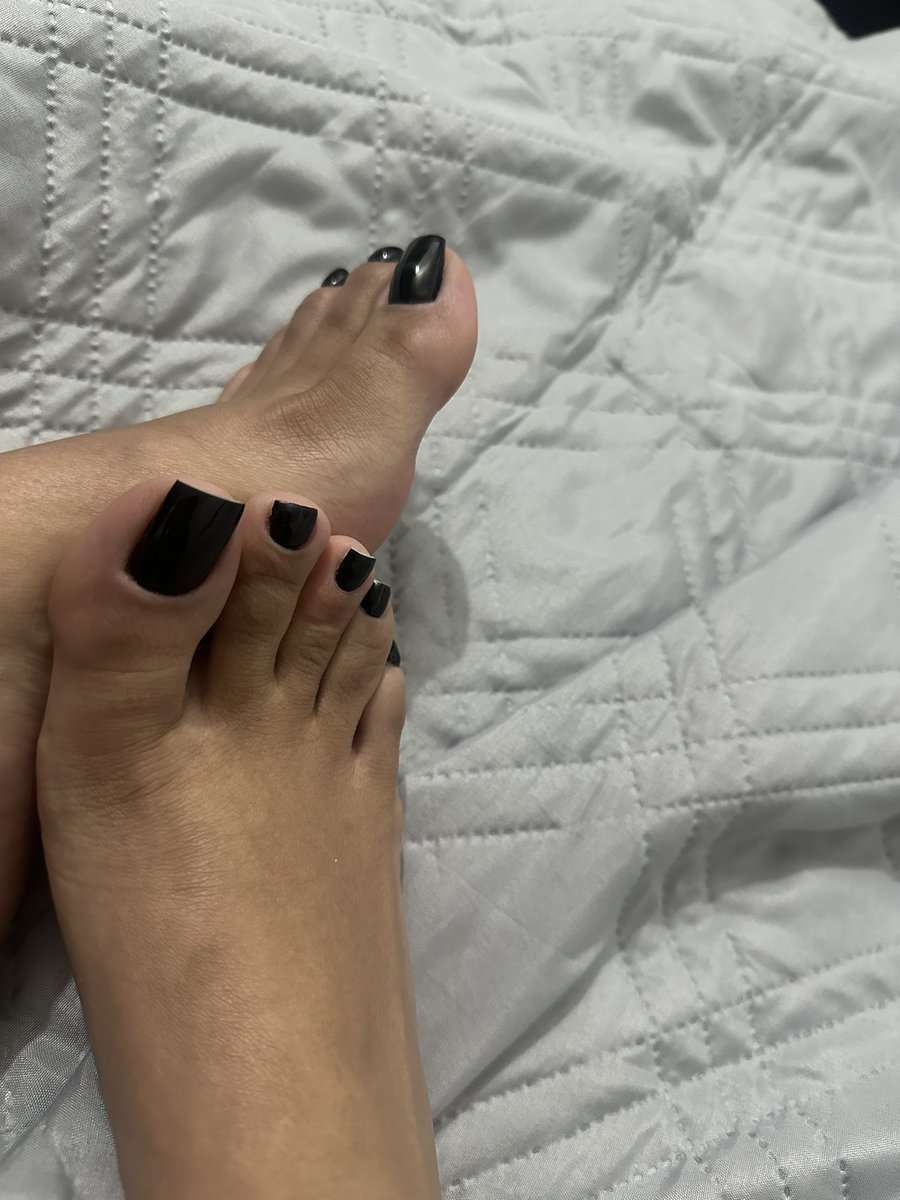 aandreatb's tweet photo. De negrito 👣🖤✨ https://t.co/ZOKcaZaL80