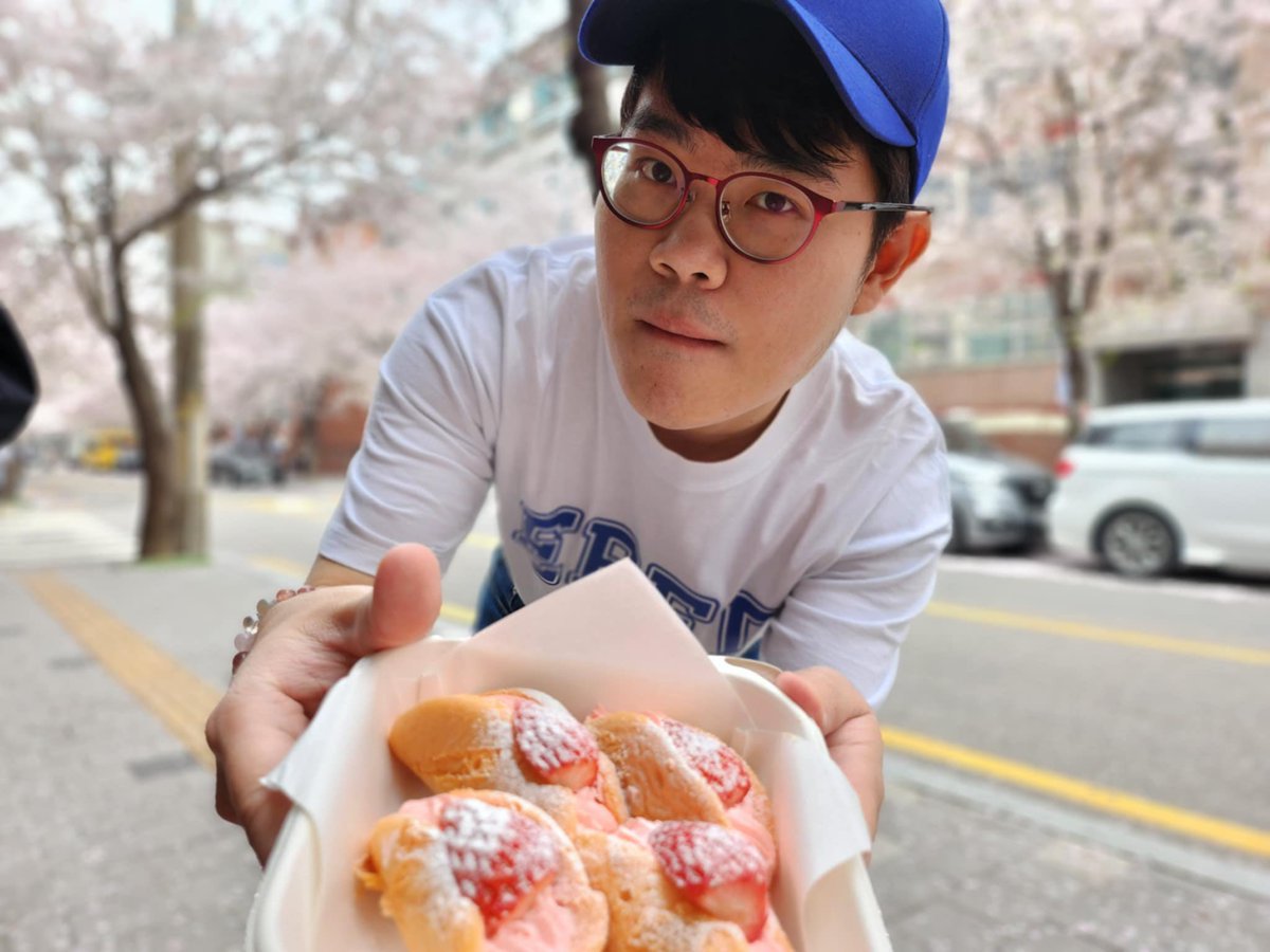 Hoon5801's tweet image. อยากไปกินขนมแว้ววว☕️