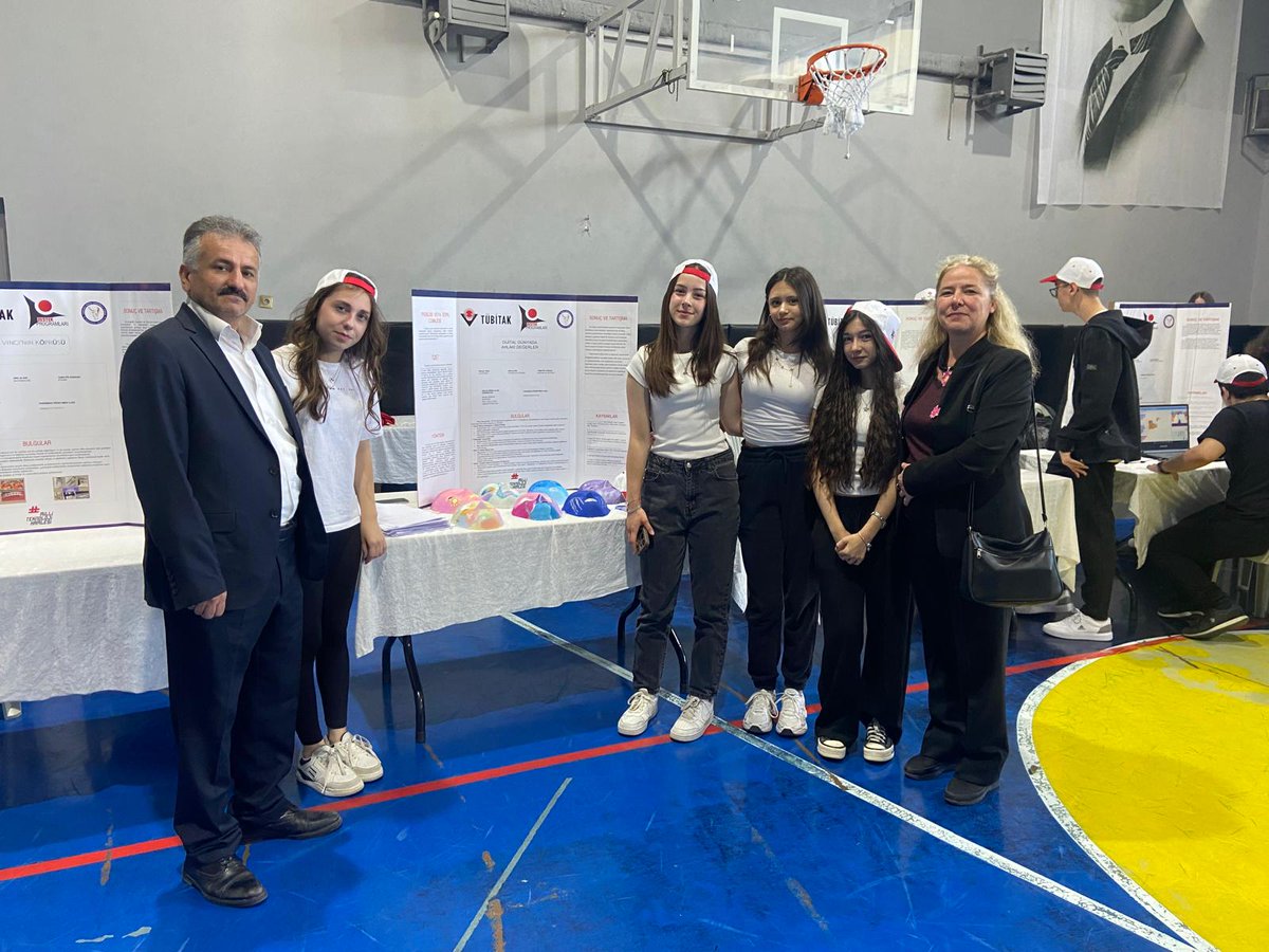 18 projenin sergilendiği stantlar ziyaretçiler tarafından gezildi, öğrenciler projeleri hakkında bilgi verdi. Emeği geçen İngilizce Öğretmeni Burcu Muş Satış başta olmak üzere tüm katılımcılara teşekkür edildi.<a href="/MudanyaMem/">Mudanya İlçe Milli Eğitim Müdürlüğü</a>