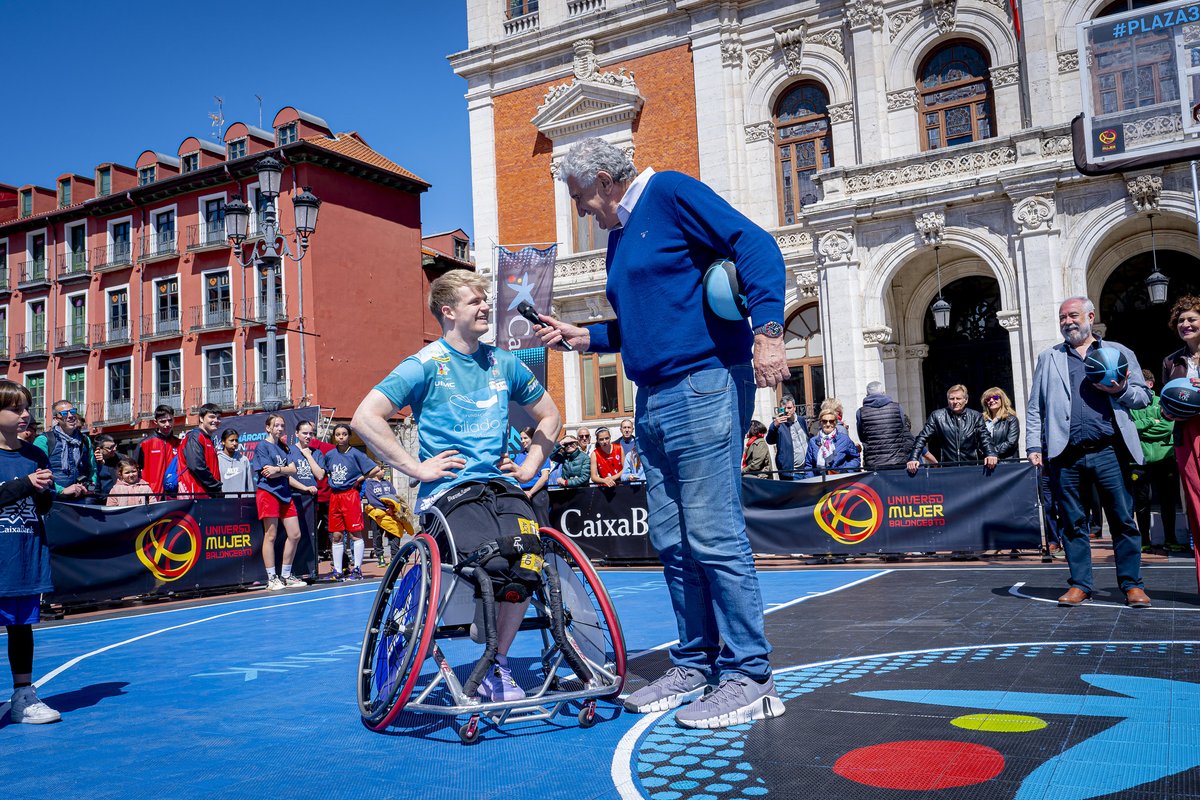 BaloncestoESP's tweet photo. El Circuito 3x3 @caixabank  2025 𝗘𝗠𝗣𝗜𝗘𝗭𝗔 𝗬𝗔 🔥

Almería te espera este domingo 18 para disfrutar del baloncesto... y de mucho más‼️

Un evento global en el que estarán @fernandoromay1, @BelenArrojo y @raulmojonero 🏀

#CanchaParaTodxs | #SomosEquipo https://t.co/D81bfghwzv