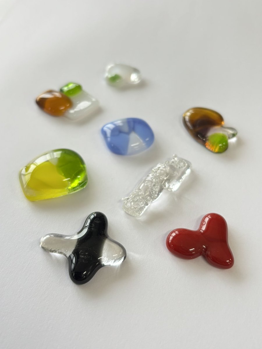 6月15日の体験入学は「フュージング技法でガラスのブローチを作ろう」です！

これから夏に向けてガラスのブローチは活躍しそうですね！
みなさまのお越しをお待ちしております。
ホームページからご予約お願いいたします。
entry26.s-axol.jp/saga/step1?f=1…

#嵯峨美術短期大学暮らしのグッズデザイン領域