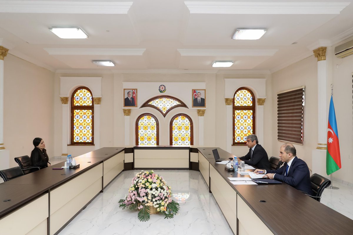sosial_gov_az's tweet photo. Əmək və əhalinin sosial müdafiəsi naziri Anar Əliyev 📍 Xaçmaz rayonunda Xaçmaz və Qusar rayonlarının sakinlərini qəbul edib.

Qəbuldan əvvəl nazir A.Əliyev və Xaçmaz Rayon İcra Hakimiyyətinin başçısı Elnur Rzayev Ümummilli Lider Heydər Əliyevin abidəsini ziyarət ediblər.

✅ Hər bir müraciət fərdi qaydada araşdırılıb və nəticəsinə uyğun tədbirlər görülüb.

↪️ https://t.co/Gn9uLLbqwT

#ƏƏSMN #VətəndaşQəbulu