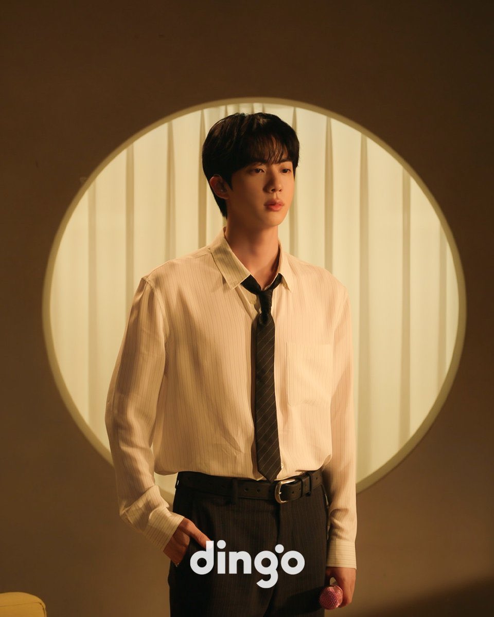 얼굴 착장 분위기 싹 다 여자폭격기 최상위 버전인데 이러고 딩고 라이브에 나오신단다..그럼 어떡해.. 봐줘야겠지