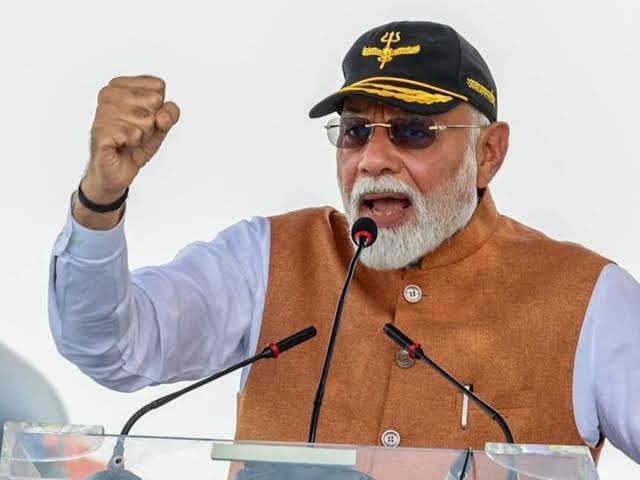 पहली बार अमेरिकी राष्ट्रपति डोनाल्ड ट्रंप को घुटने पर लाने वाला यदि कोई हैं तो वह नरेंद्र मोदी जी हैं।

ट्रंप भी सोच रहें होंगे की कहां उलझे थे?