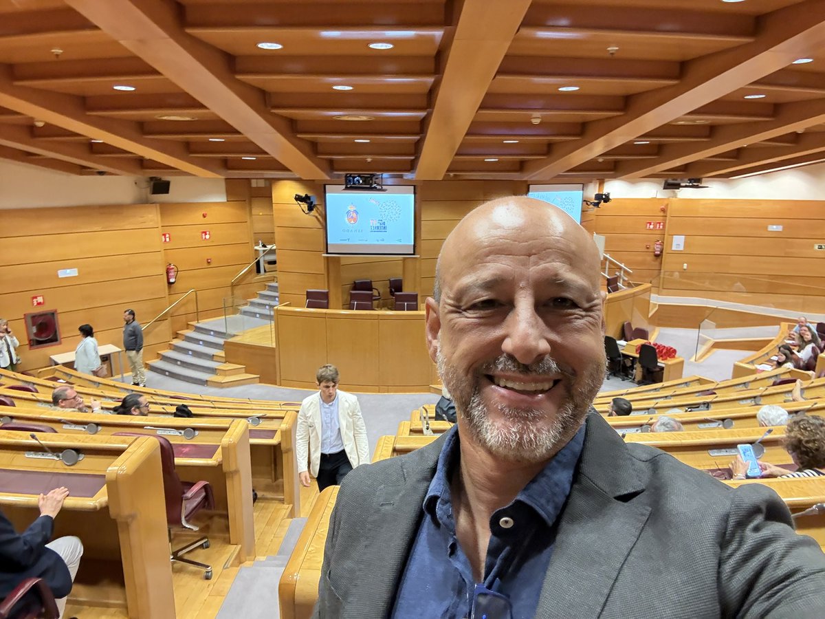 oscarfuente's tweet photo. En el senado asistiendo al #diadeinternet como finalistas en la categoría emprendimiento e innovación !un honor para #greenliving https://t.co/nW9ZJCZjOn https://t.co/2zuYcAtBKz