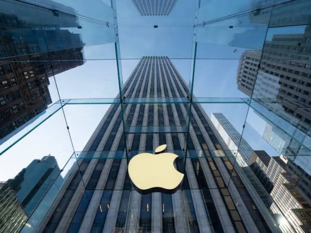 Thinknaire's tweet photo. A Classic Case of Hypocrisy

Donald Trump urges Apple not to manufacture in India — yet Trump Tower continues to expand its business in the country, including luxury developments in major cities.

So, it’s bad when Apple invests in India, but perfectly fine when it’s his own brand profiting here?

#MakeInIndia #Apple #Nifty