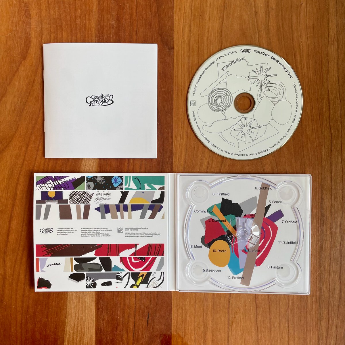 金山 知浩 (@duwnym) on Twitter photo <<CD 1/2>>
"Goodbye Gangsters - Goodbye Gangsters"
・CD + Booklet
・Illustration, Art Work & Design:
Shiora Naito <a href="/SCIORRA/">Shiora Naito</a>
👇続く <<CD 1/2>>
"Goodbye Gangsters - Goodbye Gangsters"
・CD + Booklet
・Illustration, Art Work & Design:
Shiora Naito <a href="/SCIORRA/">Shiora Naito</a>
👇続く