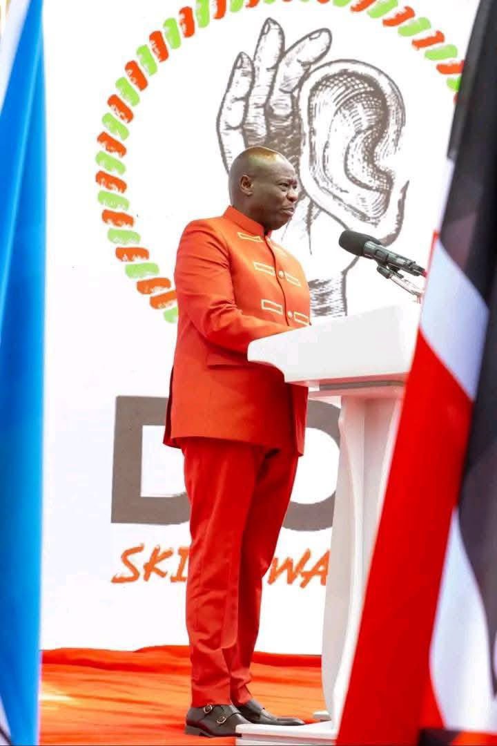 MRSMuruguu's tweet photo. Rigathi Gachagua Wamunyoro  cannot stop admiring H.E President William Ruto. Next Time He shall call himself Kasongo, Marry a Kalenjin and return to school to get a Master's and PhD. It’s sooo declassified! https://t.co/kkTo68Nz0q