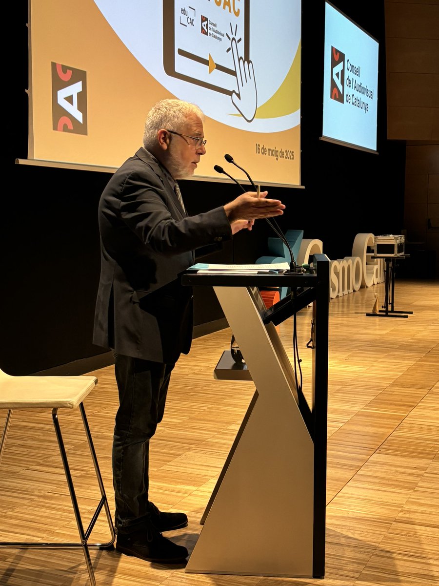 CAC (@consell_audio) on Twitter photo đź”´Â El president del Consell_Audio, <a href="/xevi_xirgo/">Xevi Xirgo</a>, diu als alumnes: “L’educaciĂł mediĂ tica implica saber llegir entre lĂnies i no deixar-se enlluernar per missatges aparentment neutres que poden tenir una gran cĂ rrega ideològica o comercial” #PremiseduCAC25 đź”´Â El president del Consell_Audio, <a href="/xevi_xirgo/">Xevi Xirgo</a>, diu als alumnes: “L’educaciĂł mediĂ tica implica saber llegir entre lĂnies i no deixar-se enlluernar per missatges aparentment neutres que poden tenir una gran cĂ rrega ideològica o comercial” #PremiseduCAC25