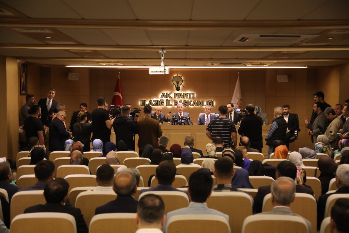 isselmanoglu23's tweet photo. Türkiye Büyük Millet Meclisi Milli Savunma Komisyonu Başkanı, Kayseri Milletvekilimiz Sayın Hulusi Akar’ı İl Başkanlığımızda ağırlayarak teşkilatlarımızla bir araya geldik. https://t.co/AdapNyt1C1