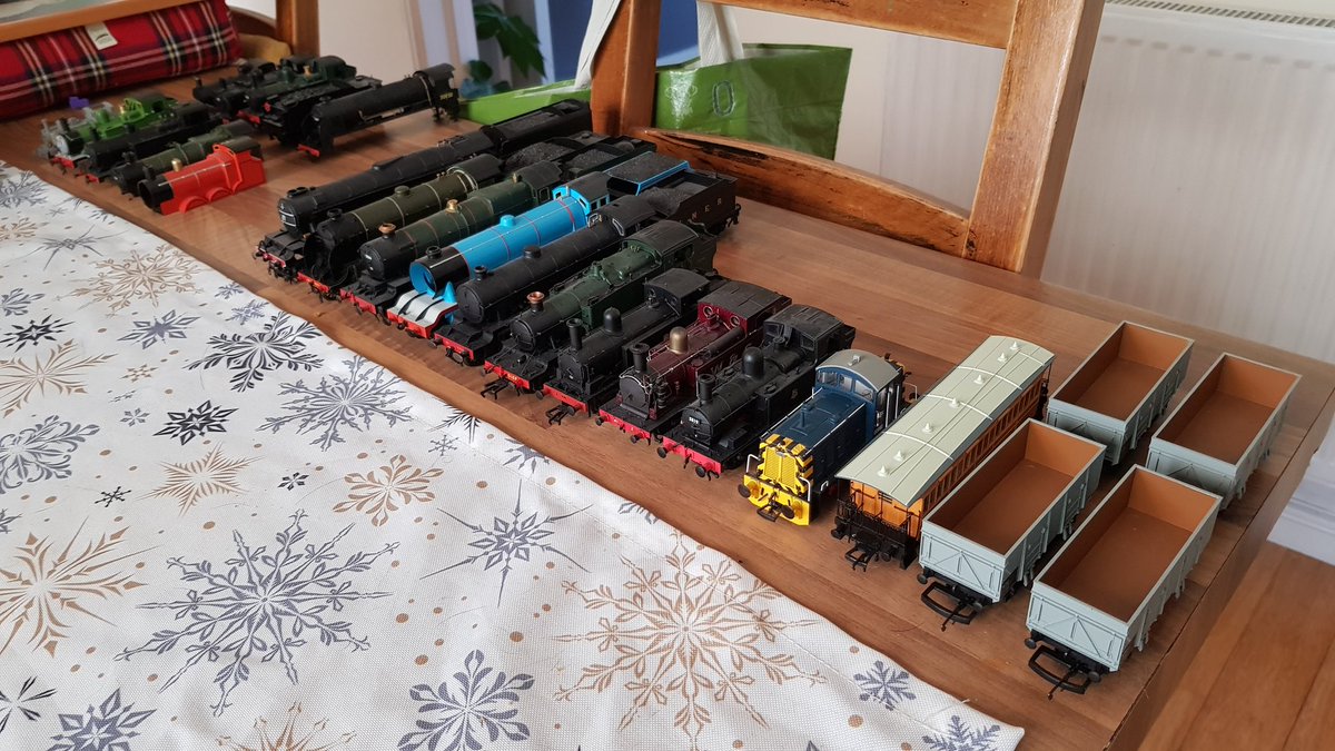 I have lots of model stuff for SALE this time. A variety of wagons and locos, as well as some stock from my spare parts bin. Feel free to explore and inquire the images below 👇