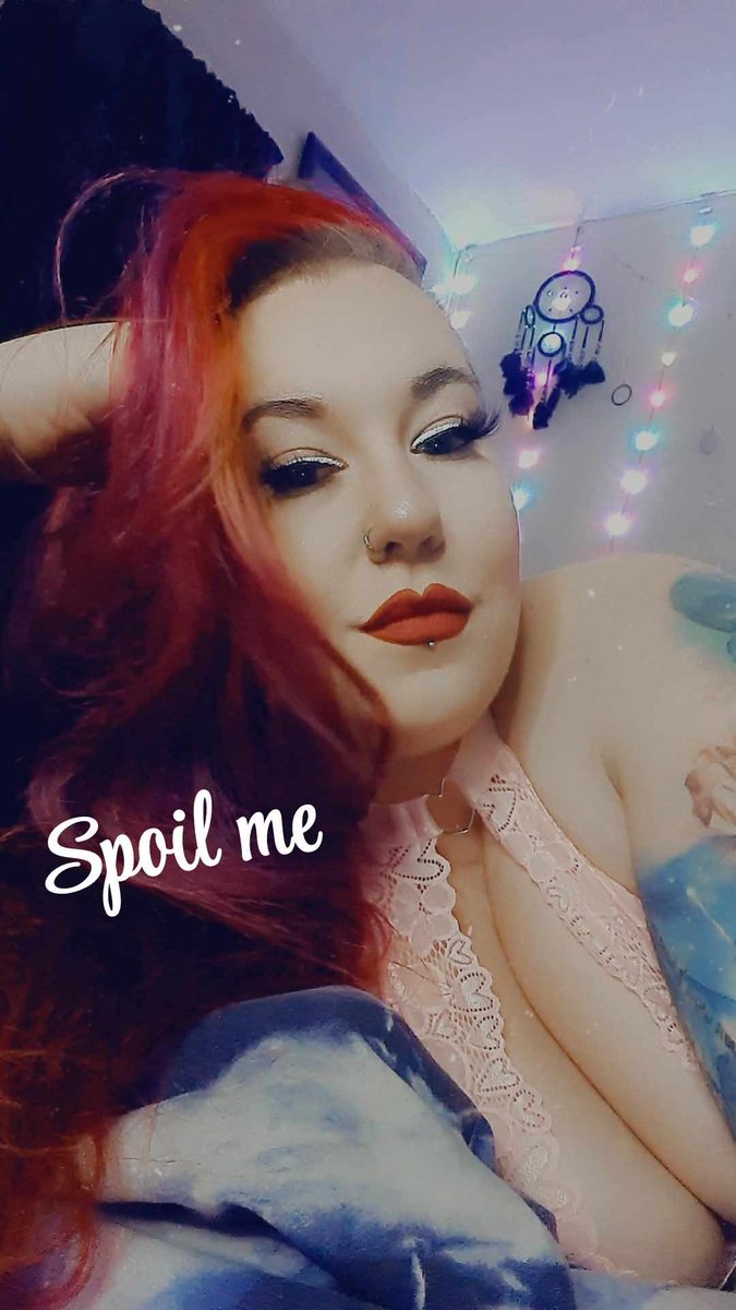 Mistress De Vyne tweet media